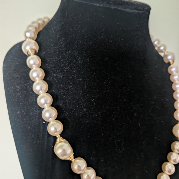 Vintage Faux Pearl Necklace - Picture 13 of 16